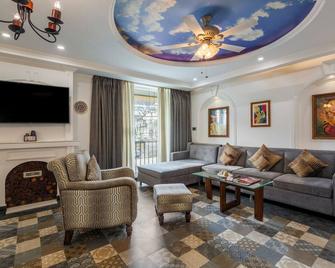 Sterling Marbella Dehradun - Dehradun - Wohnzimmer
