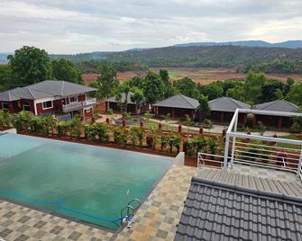 Aranyagiri Farmstay Resort - Panchgani - Πισίνα