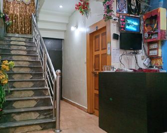 Hotel Amar Palace - Pachmarhi - Front desk