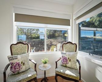Blossoms on the Bay - 4 Bedrooms - Port Arthur - Wohnzimmer