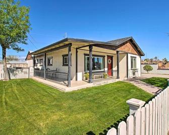 Walk to Downtown Gilbert Home with Fire Pit! - Gilbert - Building