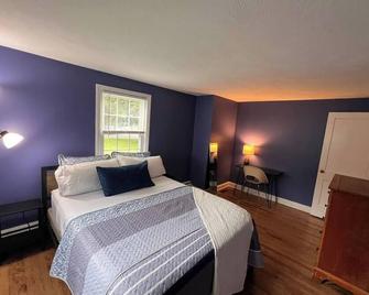 Countryside 4-bedroom house with WiFi and AC in peaceful Granby - Granby - Habitación