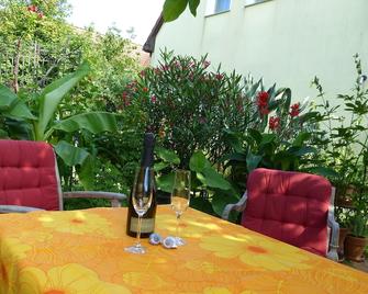 Eisvogel- Ferienwohnung - Röbel/Müritz - Innenhof
