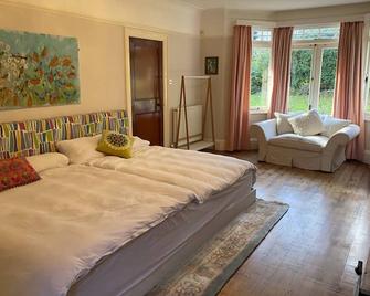 Rozel - Ashdown Forest views, huge garden, sleeps 14 in East Grinstead - East Grinstead - Bedroom