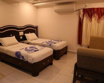 Hotel Gnr Palace - Guntūr - Bedroom