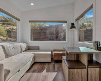 New! Eagles Landing Tiny Home B02 - Hot Tub - Madras