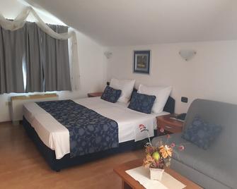 Hotel Makin - Novigrad - Bedroom