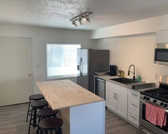Stanley Chalet - Stanley - Kitchen