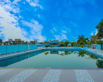 Bedrock Resort - Sauraha - Pool
