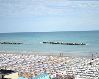 Hotel Vienna - Pesaro - Playa