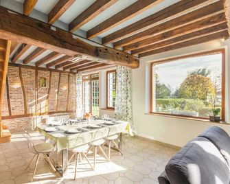 Gîtes de France - La Maison du Charretier - Saint-Germain-des-Essourts - Dining room