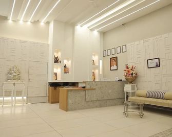 Vaishnav Hotel - Latur - Front desk