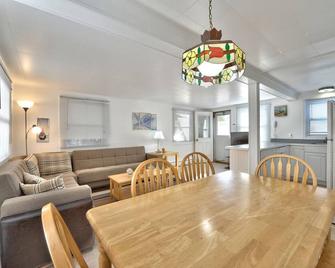 One House From the Beach - Hear the Ocean - Beach Haven Gardens Duplex - Long Beach - Dining room