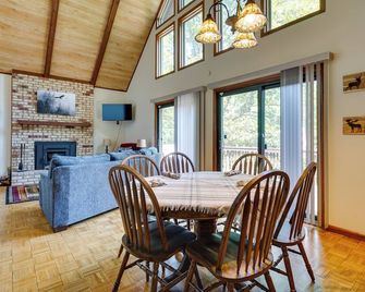 Cabin with Deck about 3 Mi to Apple Valley Lake! - Mount Vernon - Jídelna