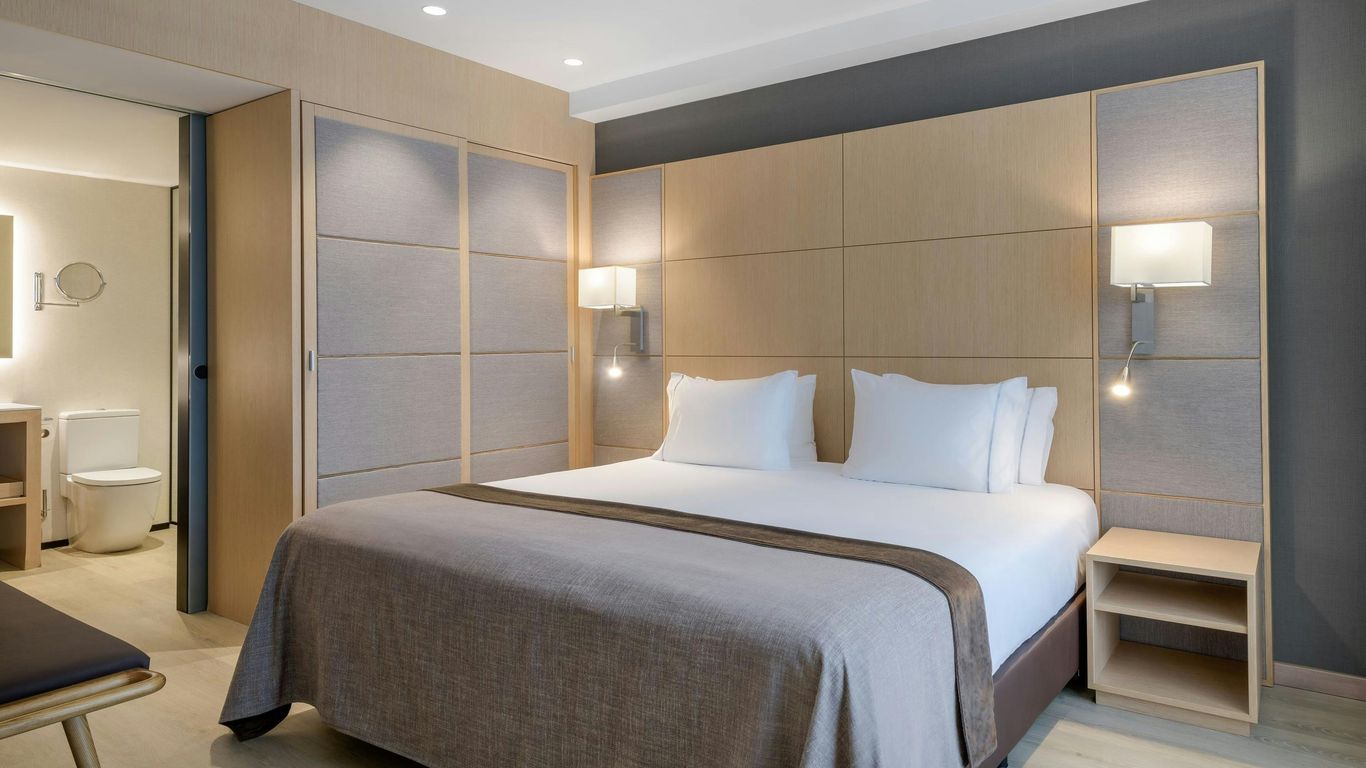 AC Hotels by Marriott Victoria Suites