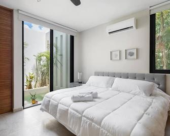 YaaX Villa 4 BEDR with beach club included. 3/4 mile from beach. - Xpu Há