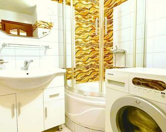 Apartment 44, spacious living area, separate kitchen & 1 bedroom - Ulaanbaatar - Bathroom