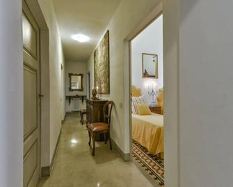 Palazzo Coli Bizzarrini - Siena - Corridoio