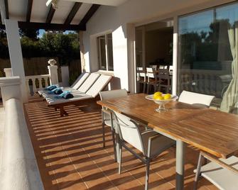 New Villa 4 bedroom / 4 bathroom private Pool and Garden Port Adriano - El Toro - Hàng hiên