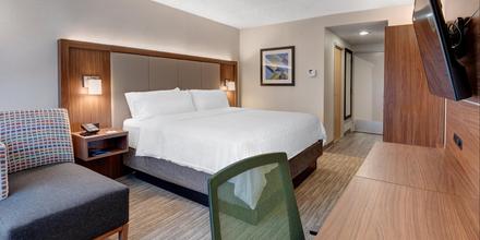 Holiday Inn Express & Suites West Long Branch - Eatontown - West Long Branch 