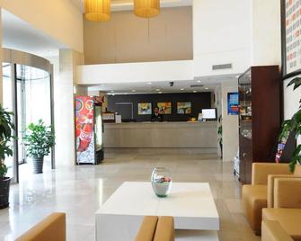 Orange Hotel Shanghai Bund Zhongshan South Road - Shanghai - Front desk