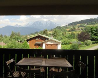 75-square-meter apartment with a beautiful view of Mont Blanc - Combloux - Balcony