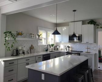 Saltline Retreat - Tillamook - Keuken