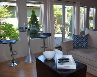 Hidden Oasis Close To Ocean And Beaches - White Rock - Sala de estar