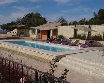 Large Mas with heated pool for 10 people, 3 Bathrooms panomaric view - Cairanne - Zwembad