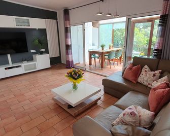 House in Cala Canyelles, Calm, Garden, A/C - Lloret de Mar - Sala de estar