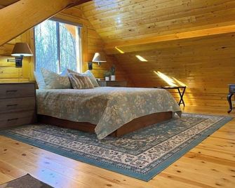 Beautiful Comfy Alaskan Log Home 1 - Wasilla - Bedroom