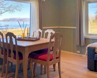 5 Person Holiday Home in Svelgen-by Trau - Svelgen - Dining room