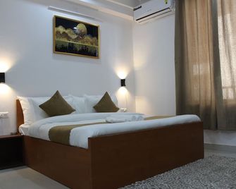 Aura Luxury Studio Near Artemis Hospital - Gurugram - Slaapkamer