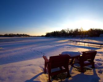 Quaint Cedar Shake Cottage. Stunning Views of Maple Lake. \nPet-Friendly! - Paw Paw