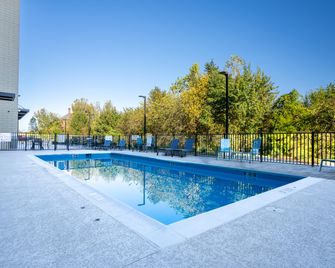 Holiday Inn Express & Suites Murfreesboro West By IHG - Murfreesboro - Pool