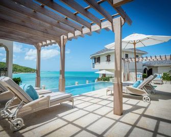 Blue Waters Resort and Spa - Cedar Grove - Pool