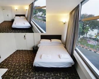 Riverine Garden Hotel - Chukai - Habitación