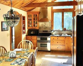 Rose Cottage a Botanical Garden Retreat in the city but surrounded by nature - 오넌타 - 레스토랑