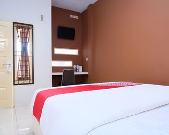 Hotel O Mars Kost Syariah - Джамбі - Спальня