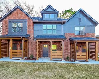 Townhome Near Downtown Walk to Geodis Park! #C - Nashville - Building