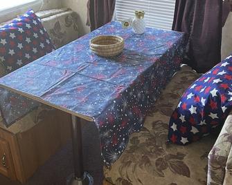 Cozy Camper with style! - Gwinn - Dining room