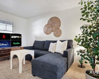 Airy King Bedroom and Comfortable Living Space by UT - Austin - Salon