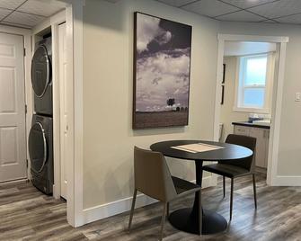Inclusively Home - The Foster Place Suite - Prince George - Dining room