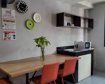 Terminal 58 Hostel @Town - Phuket City - Kitchen