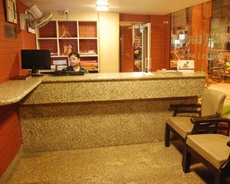 Hotel Malik Residency - Kanpur - Rezeption