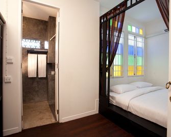 99 Oldtown Boutique Guesthouse (SHA Plus+) - Phuket - Yatak Odası