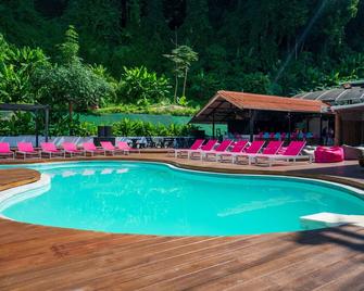 Base Party Hostel - Ao Nang - Pool