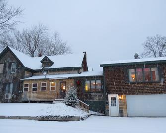 Katahdin Woods & Waters House - close to trails! - Millinocket - Budova