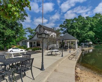 Mill House Nest - Flat Rock - Patio