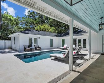 The Harvey House! Spacious Home on Sea Palms Golf Course with Heated Pool! - Brunswick - Pool